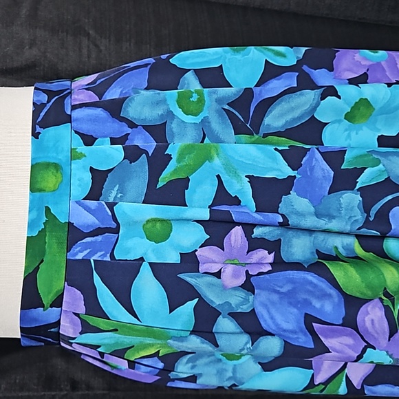 Vintage floral print maxi skirt! - Picture 2 of 4